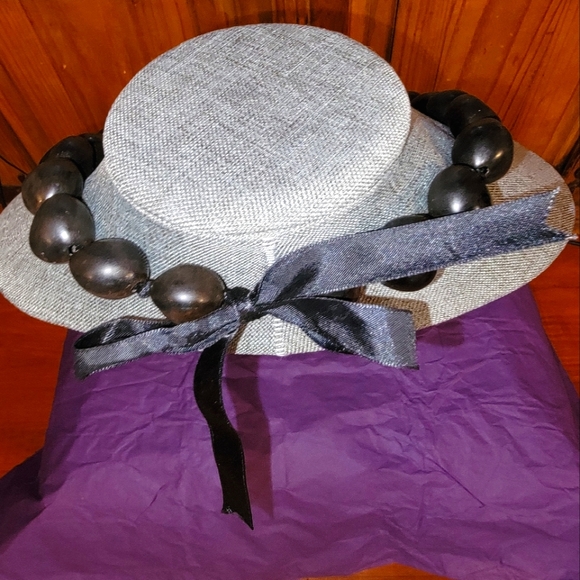 Hawaiian Kukui Nut Lei Necklace - Picture 2 of 2